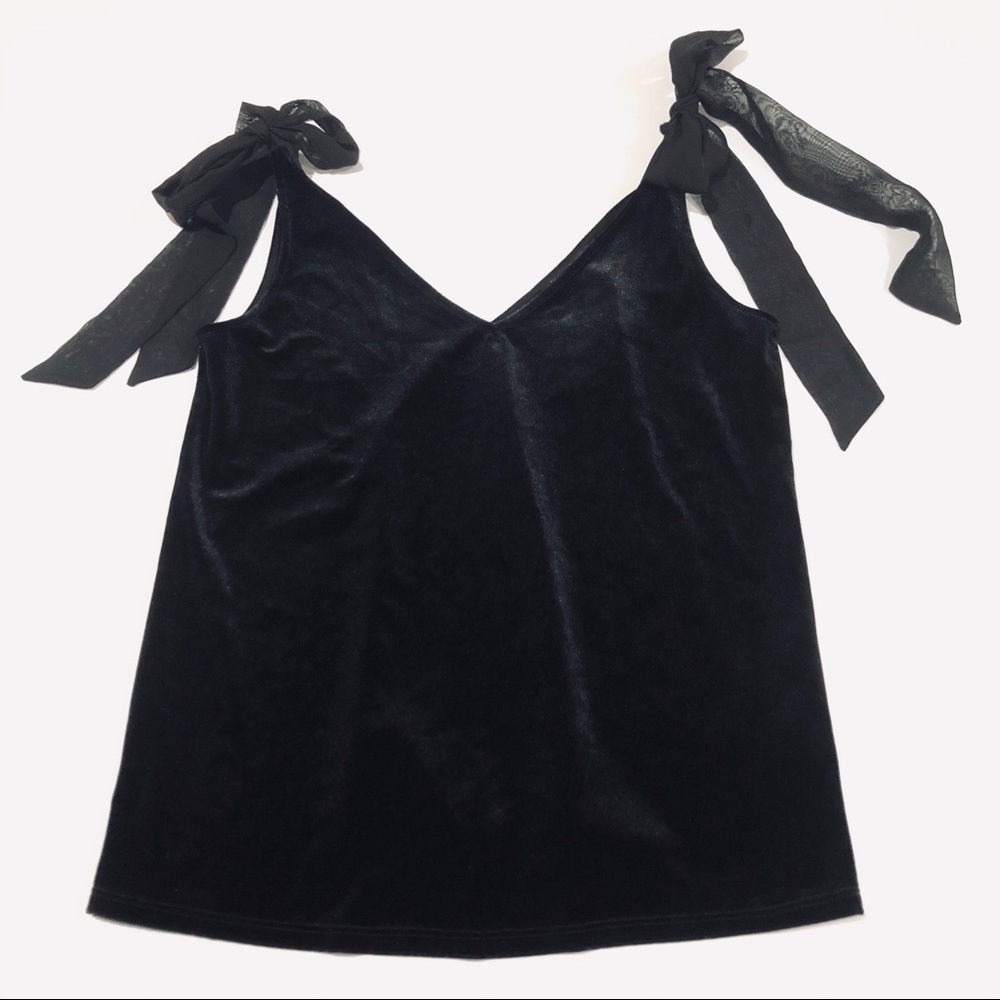 Gibson Shoulder Bow Tie Shirt